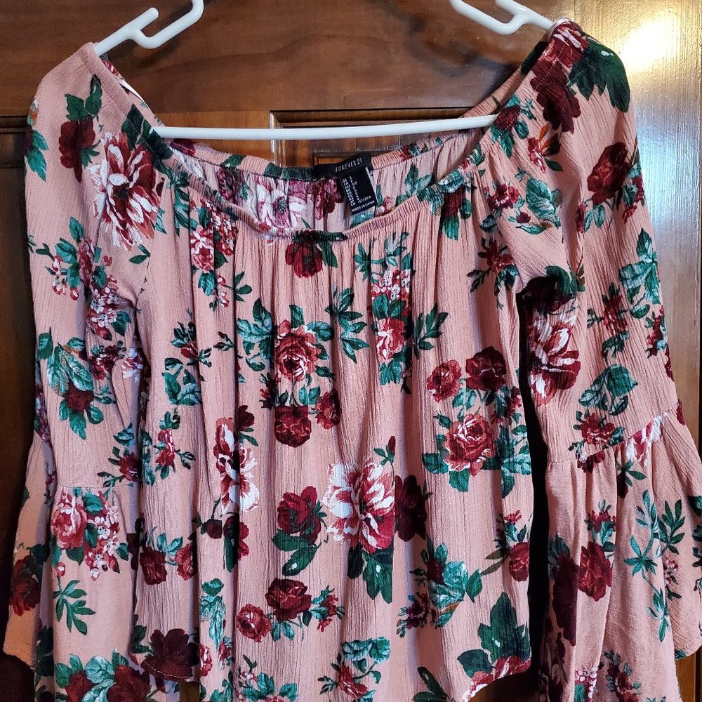 FOREVER 21 EUC Small Pink Floral Print Long Flare Sleeve Crop Top Off Shoulder
